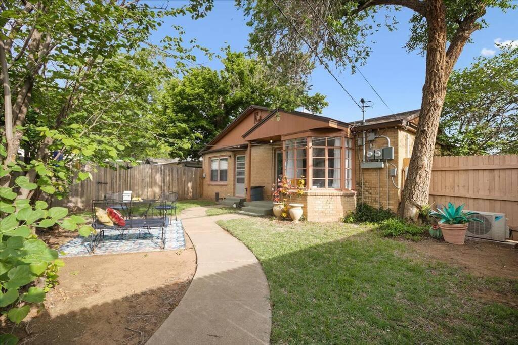 Luxury Oasis- 1 Bedroom Romantic Getaways 러벅 외부 사진