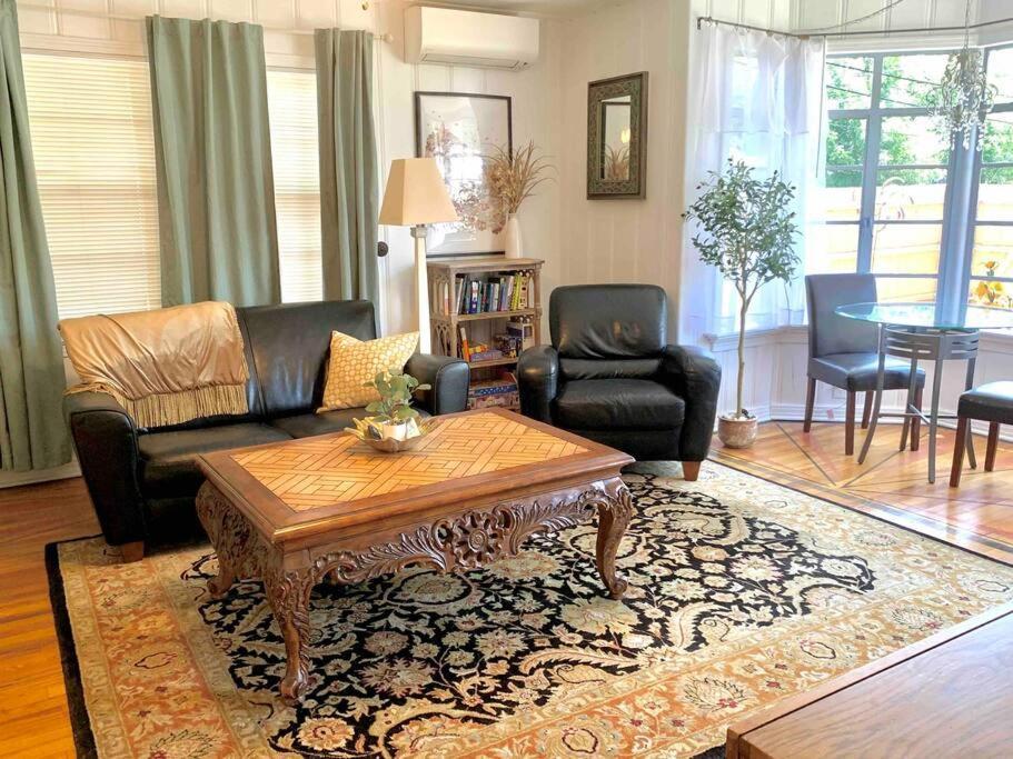 Luxury Oasis- 1 Bedroom Romantic Getaways 러벅 외부 사진