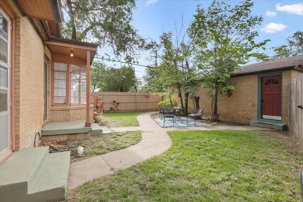 Luxury Oasis- 1 Bedroom Romantic Getaways 러벅 외부 사진