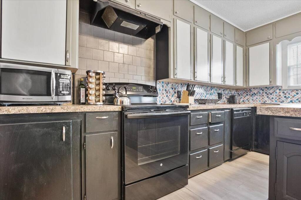 Luxury Oasis- 1 Bedroom Romantic Getaways 러벅 외부 사진