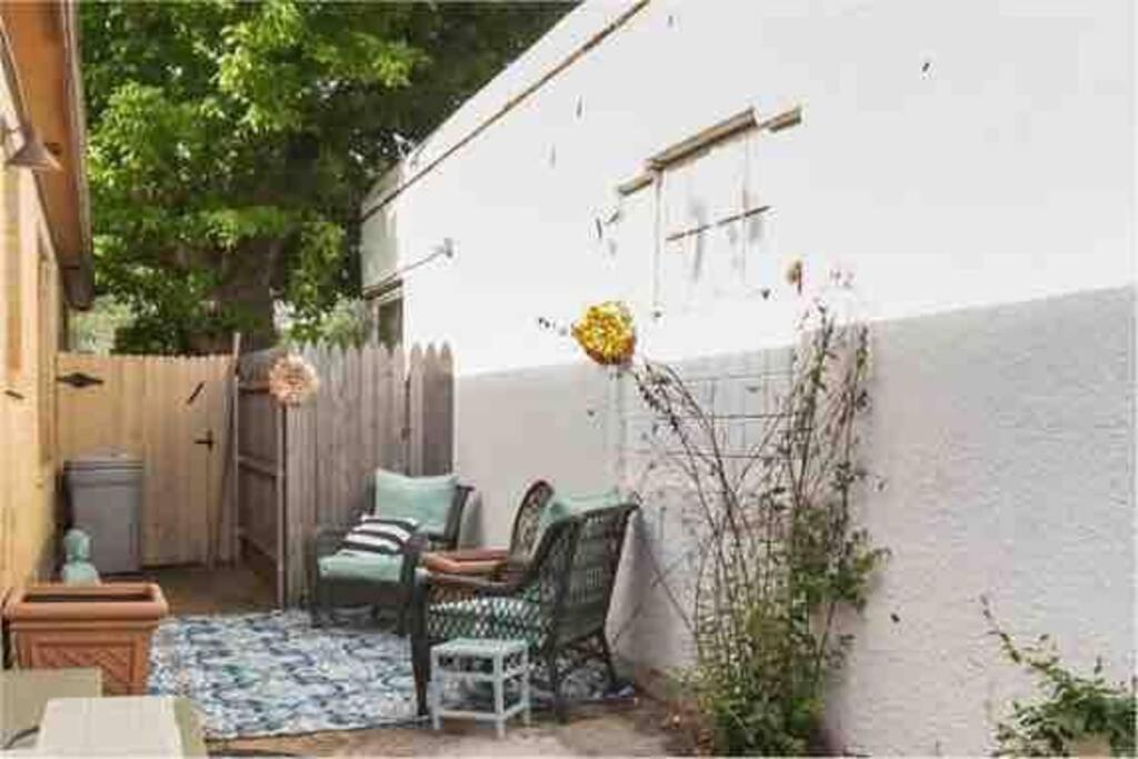 Luxury Oasis- 1 Bedroom Romantic Getaways 러벅 외부 사진