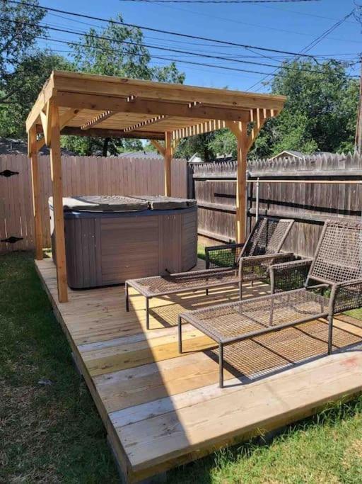 Luxury Oasis- 1 Bedroom Romantic Getaways 러벅 외부 사진
